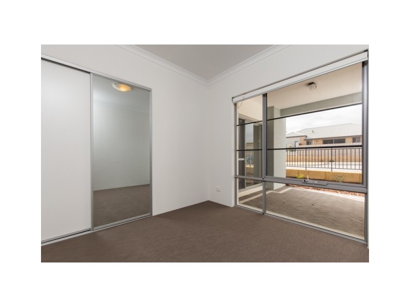 2/2 Royston Link, Butler WA 6036