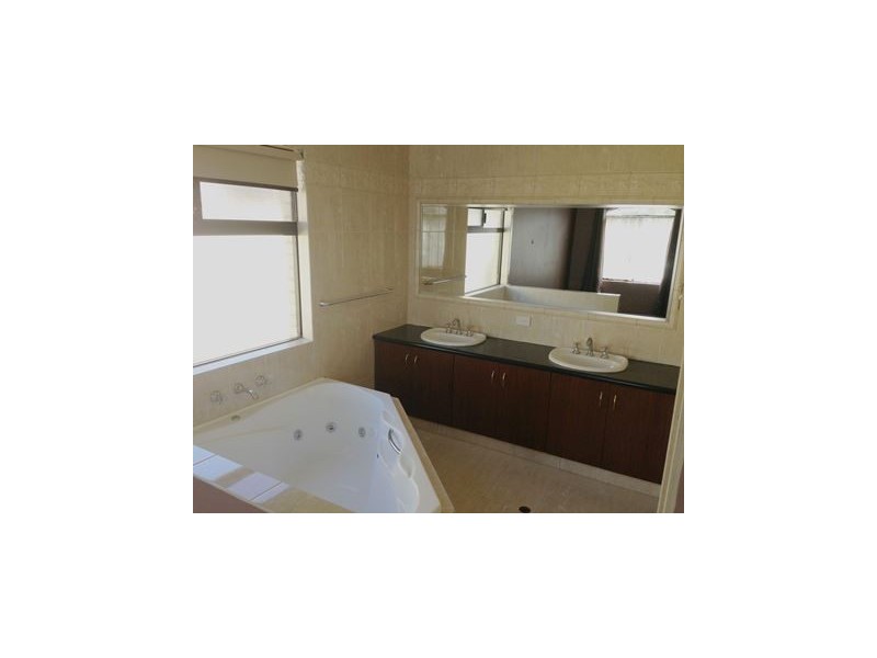 2 Trumpeter Parade, Yanchep WA 6035