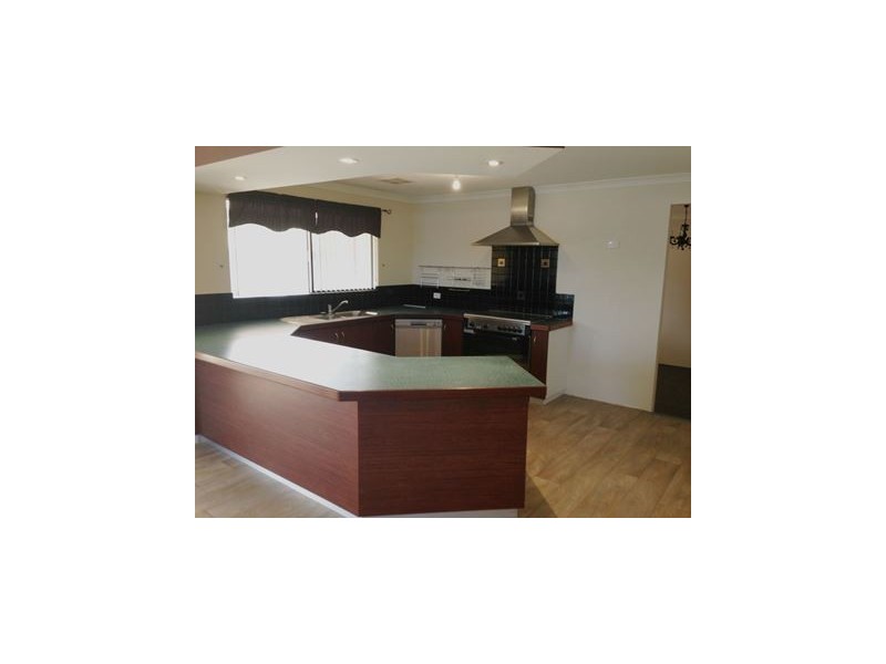 2 Trumpeter Parade, Yanchep WA 6035