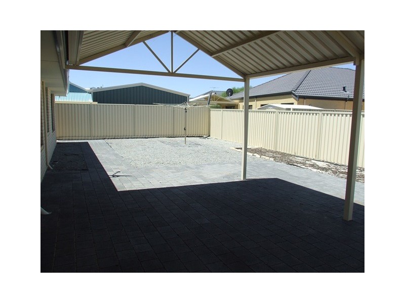 28 Apsley Bend, Tapping WA 6065