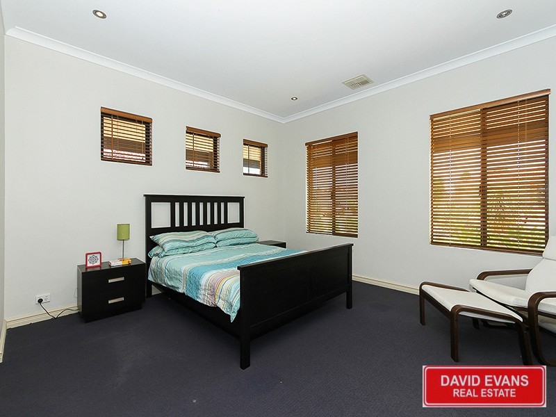 18 Merrang Circuit, Carramar WA 6031