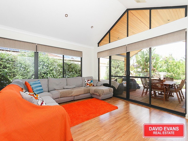 18 Merrang Circuit, Carramar WA 6031