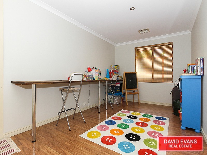 18 Merrang Circuit, Carramar WA 6031