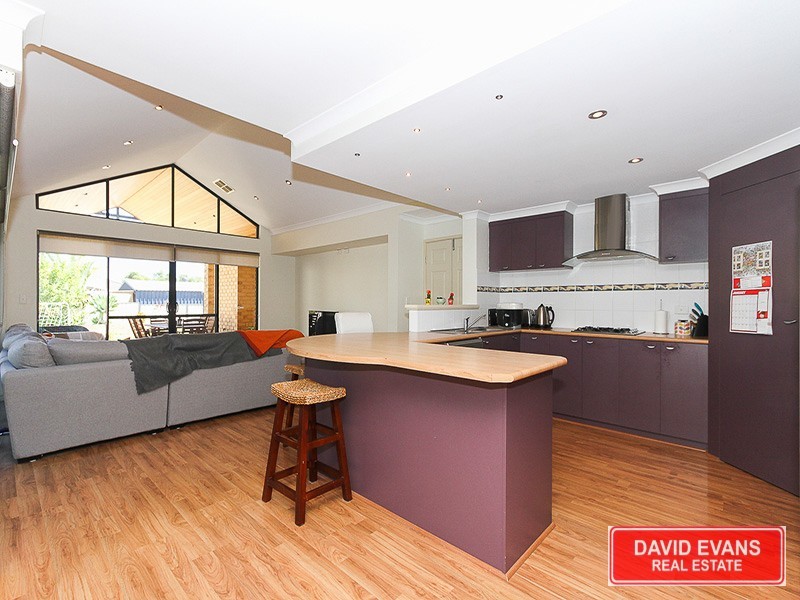 18 Merrang Circuit, Carramar WA 6031