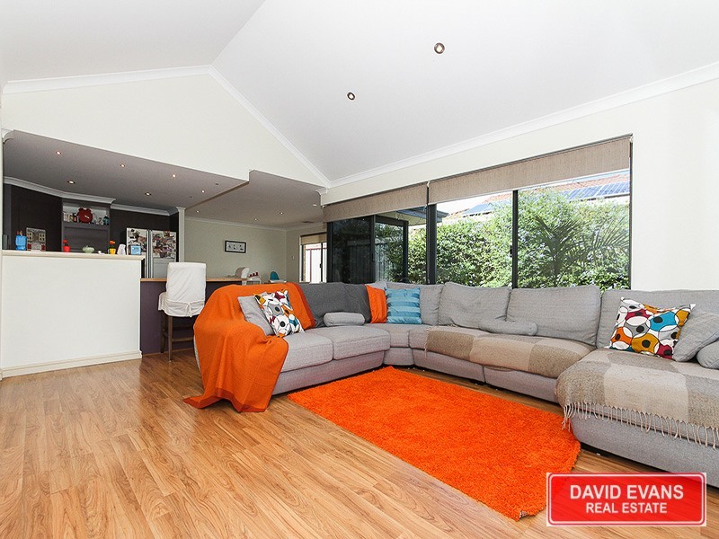 18 Merrang Circuit, Carramar WA 6031