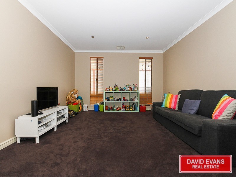 18 Merrang Circuit, Carramar WA 6031