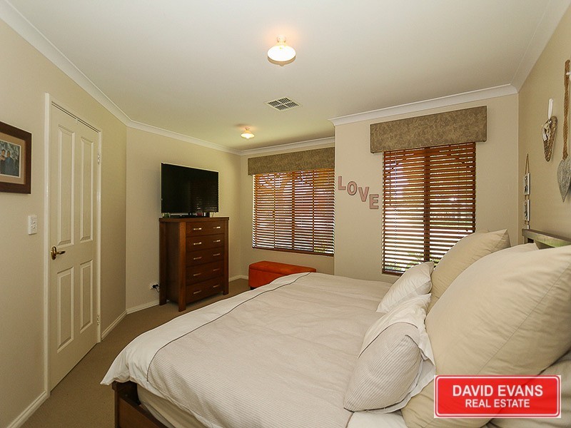 2 Kirkham Lane, Carramar WA 6031