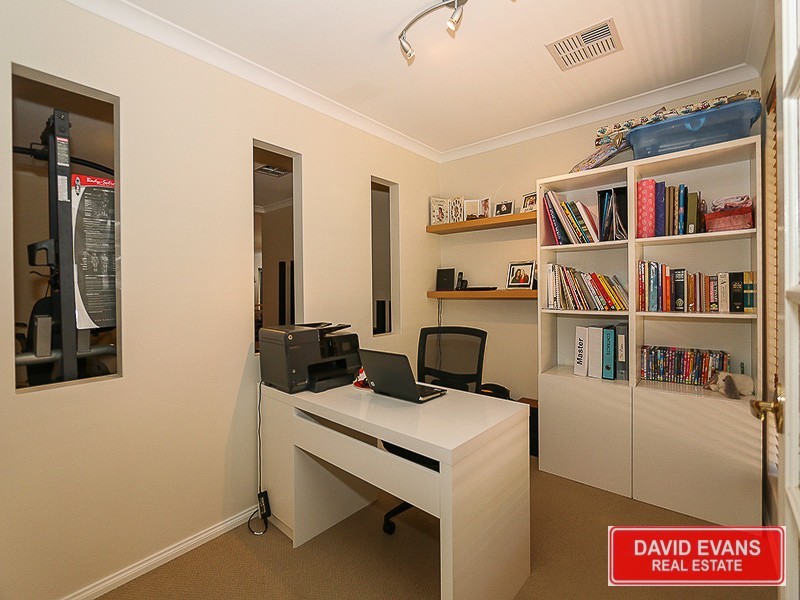 2 Kirkham Lane, Carramar WA 6031