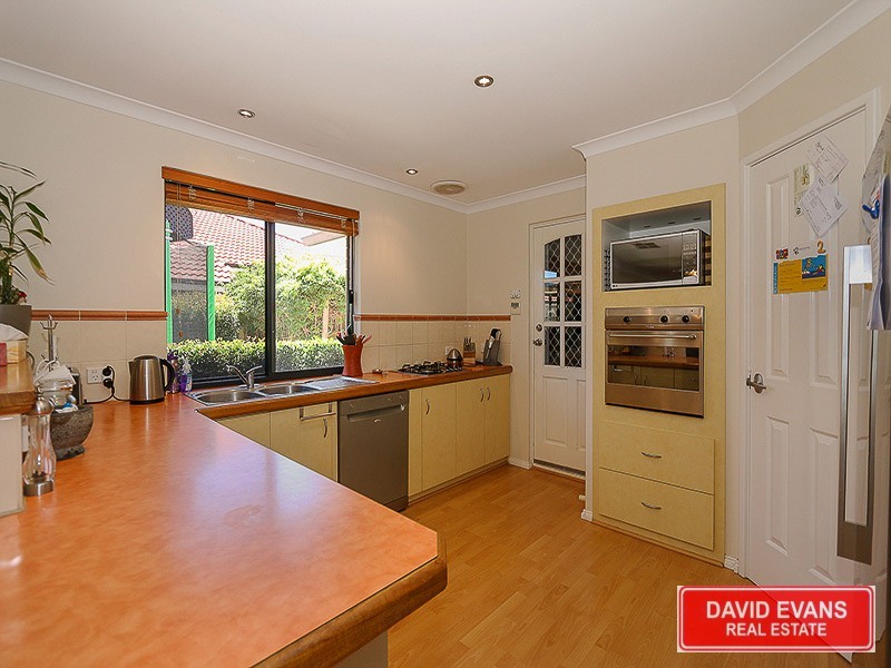 2 Kirkham Lane, Carramar WA 6031