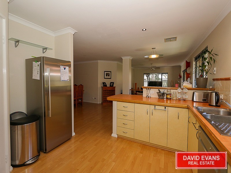 2 Kirkham Lane, Carramar WA 6031
