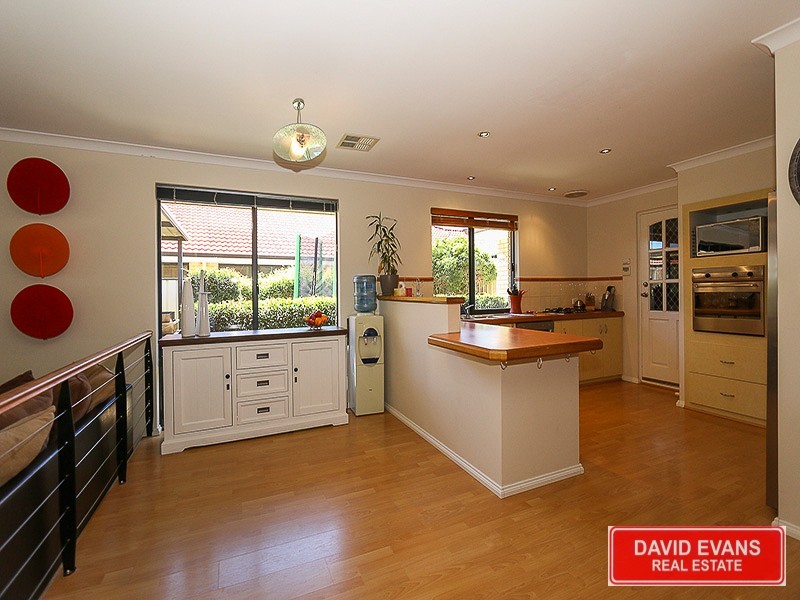 2 Kirkham Lane, Carramar WA 6031