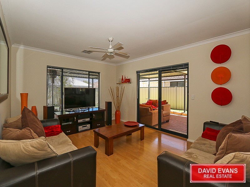 2 Kirkham Lane, Carramar WA 6031