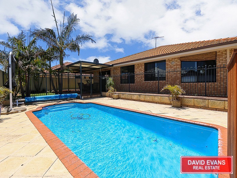 2 Kirkham Lane, Carramar WA 6031