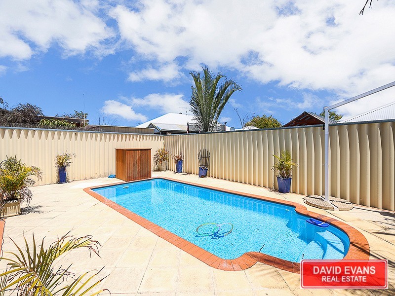 2 Kirkham Lane, Carramar WA 6031