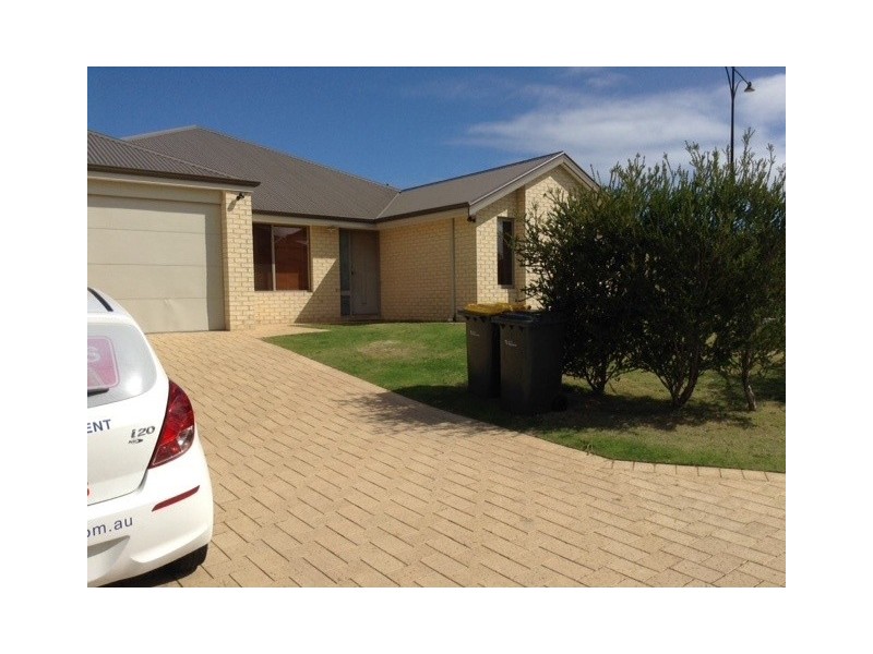 2 Shiralee Bend, Carramar WA 6031