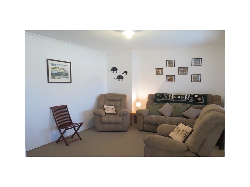 2 Shiralee Bend, Carramar WA 6031