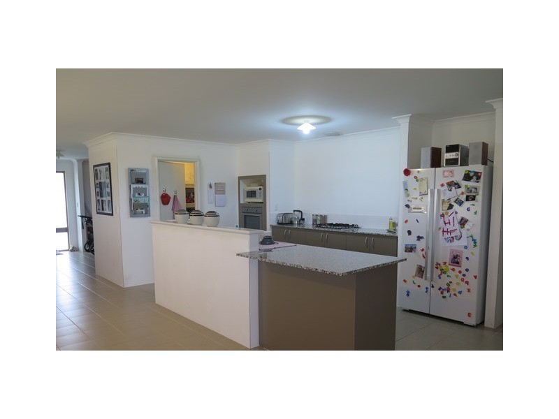 2 Shiralee Bend, Carramar WA 6031