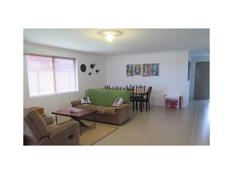 2 Shiralee Bend, Carramar WA 6031