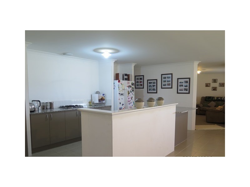 2 Shiralee Bend, Carramar WA 6031