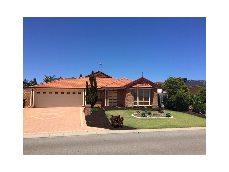 8 Santa Monica Parade, Iluka WA 6028