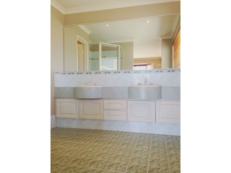 8 Santa Monica Parade, Iluka WA 6028