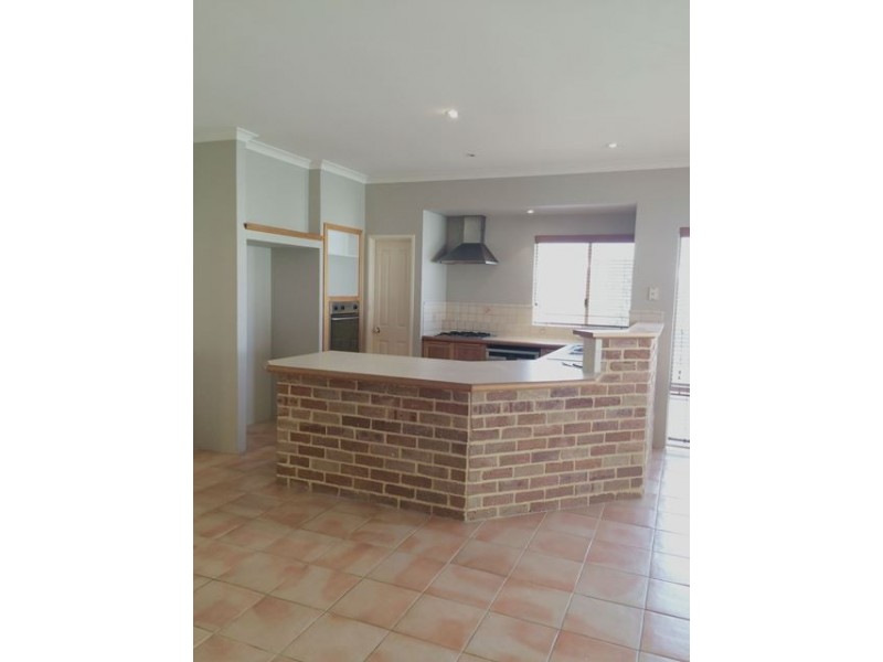 8 Santa Monica Parade, Iluka WA 6028
