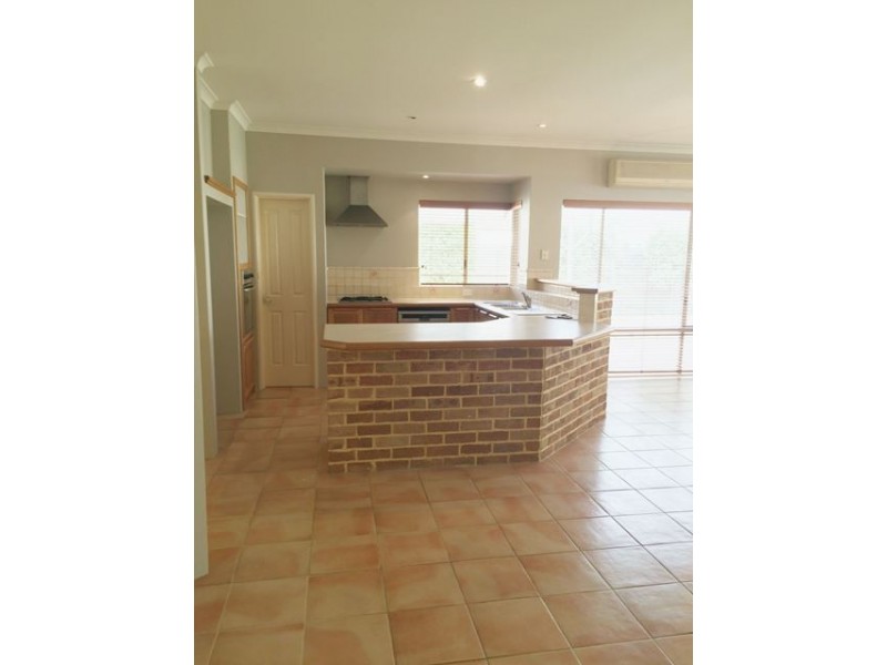 8 Santa Monica Parade, Iluka WA 6028