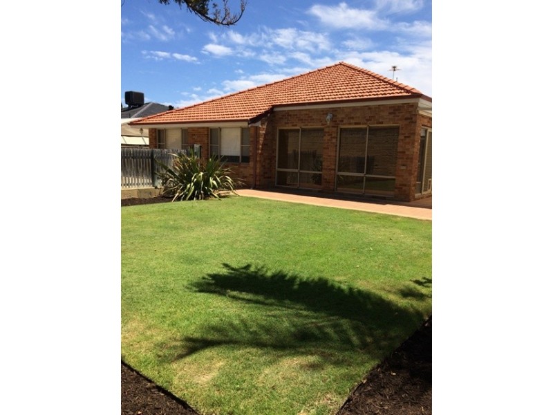 8 Santa Monica Parade, Iluka WA 6028