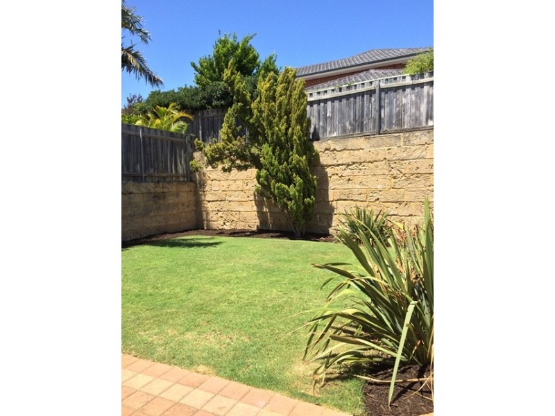 8 Santa Monica Parade, Iluka WA 6028