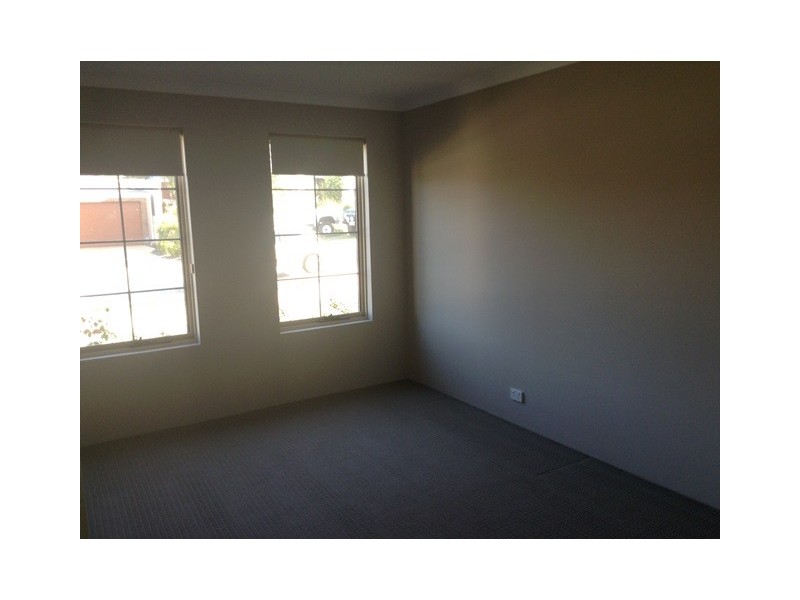 10 Langmuir Way, Tapping WA 6065