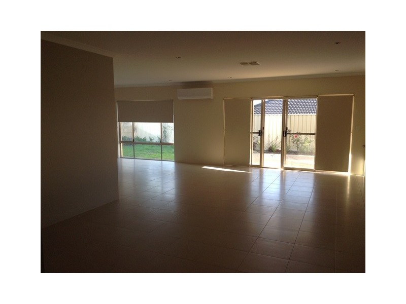 10 Langmuir Way, Tapping WA 6065