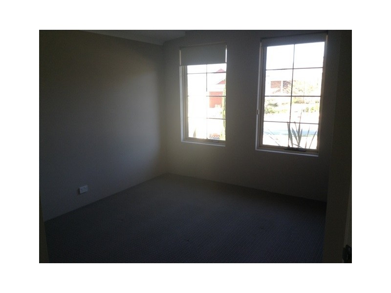 10 Langmuir Way, Tapping WA 6065