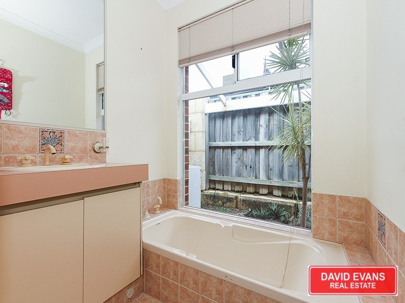 12 Lambasa Way, Mindarie WA 6030