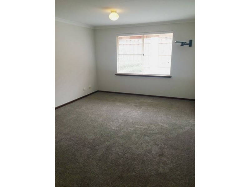 5 Ostend Parade, Mindarie WA 6030