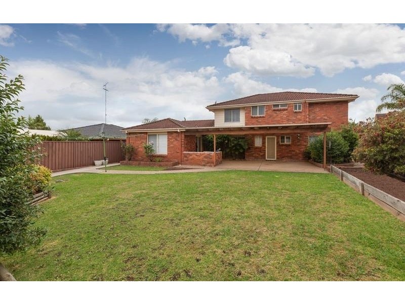 5 Flemington Close, Casula NSW 2170