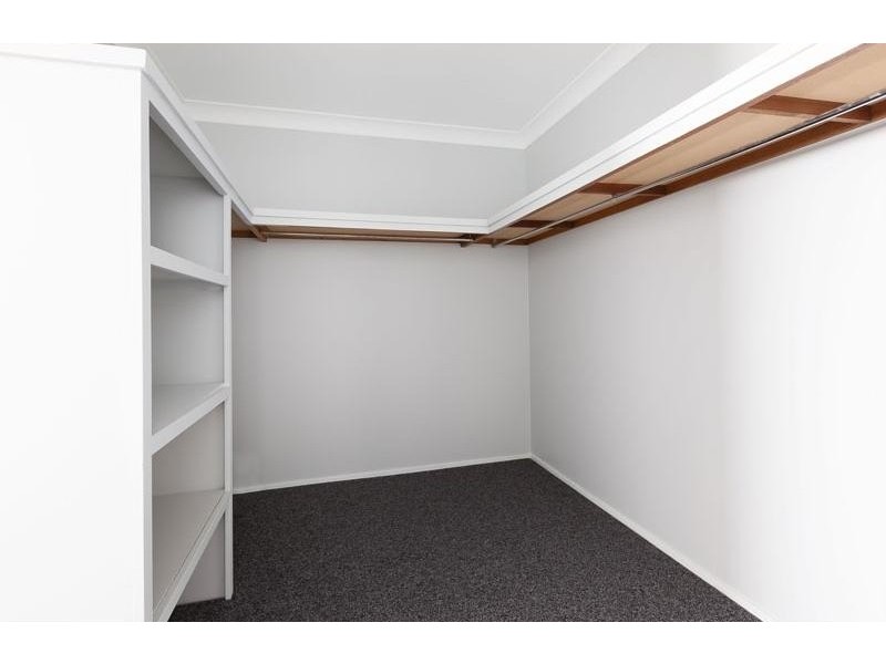 5 Flemington Close, Casula NSW 2170