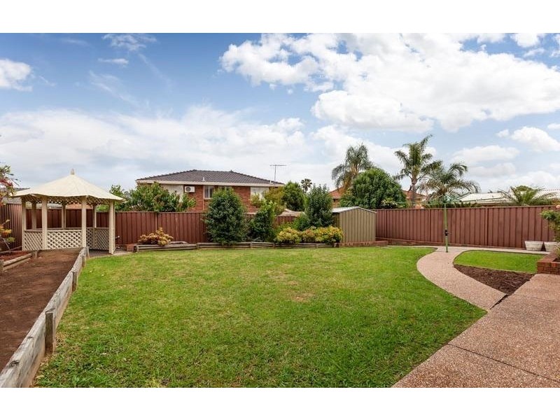 5 Flemington Close, Casula NSW 2170