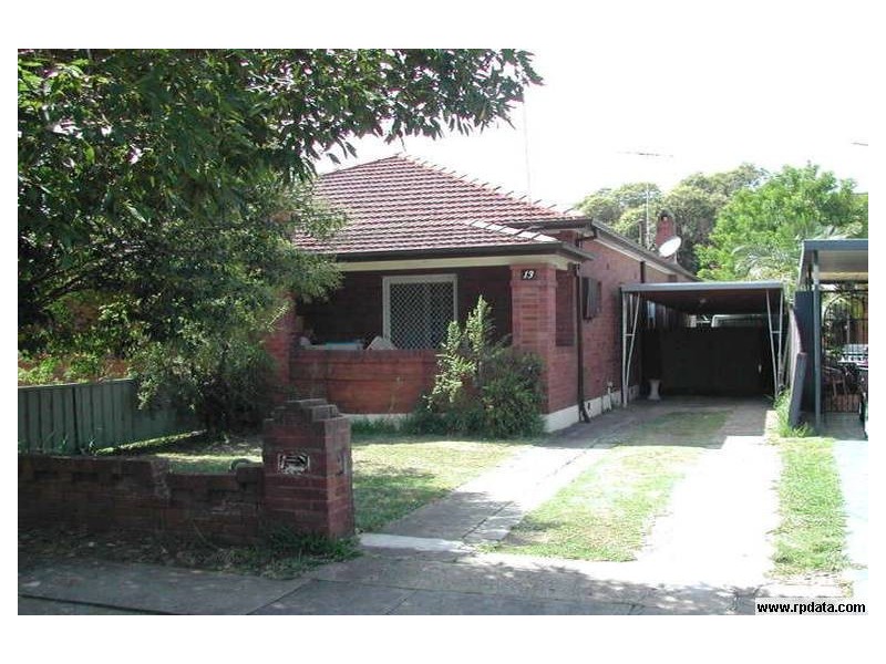13 Edgbaston Road, Beverly Hills NSW 2209