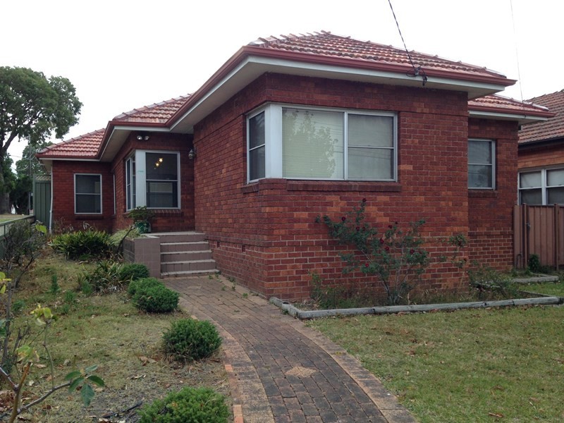 33 Midlothian Avenue, Beverly Hills NSW 2209