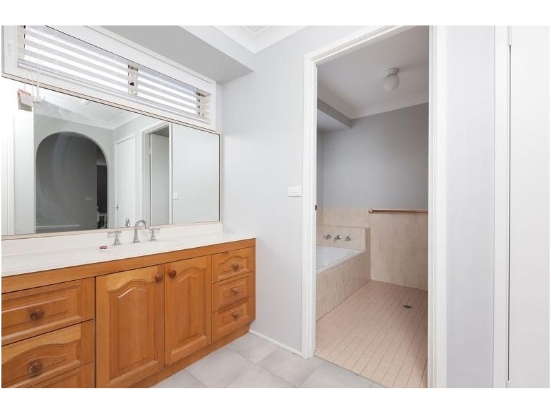 5 Flemington Close, Casula NSW 2170