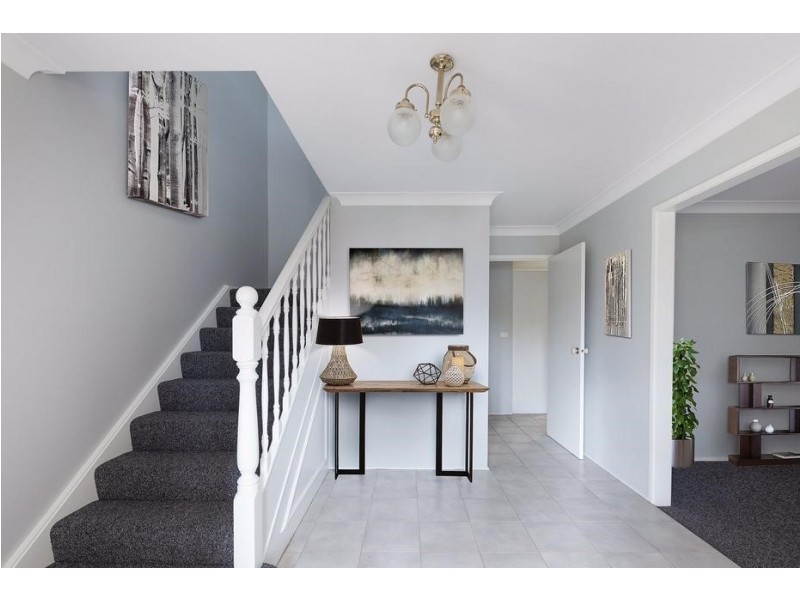 5 Flemington Close, Casula NSW 2170