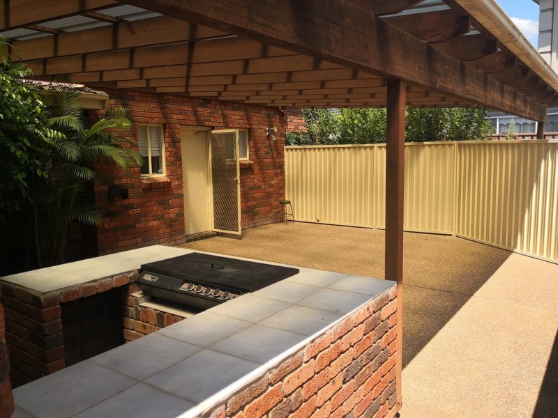 5 Flemington Close, Casula NSW 2170