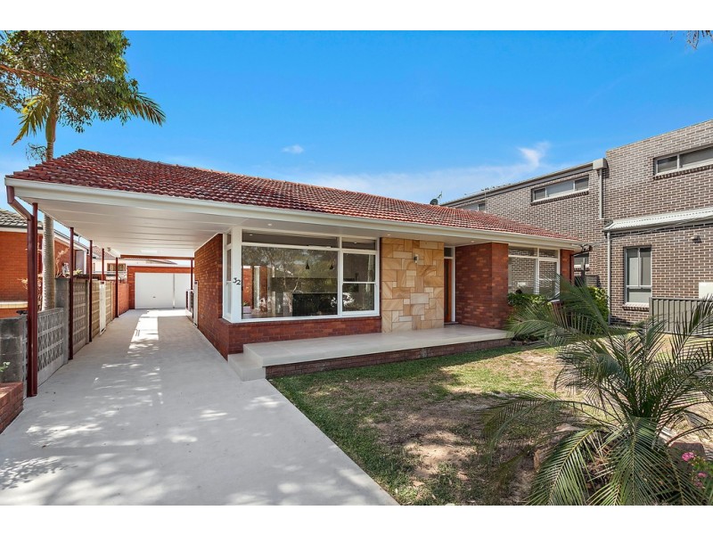 32 Valentia Avenue, Lugarno NSW 2210