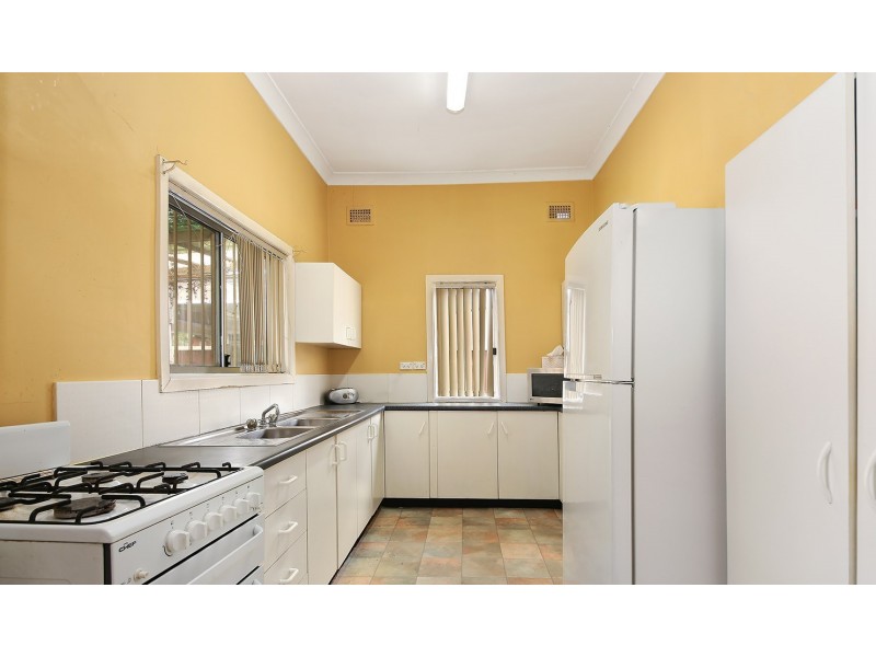 12 Flora Street, Roselands NSW 2196