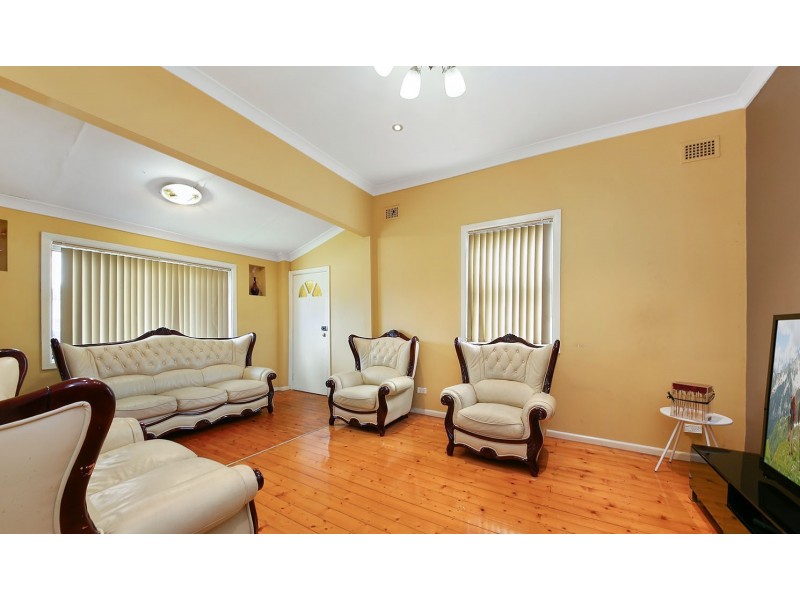 12 Flora Street, Roselands NSW 2196