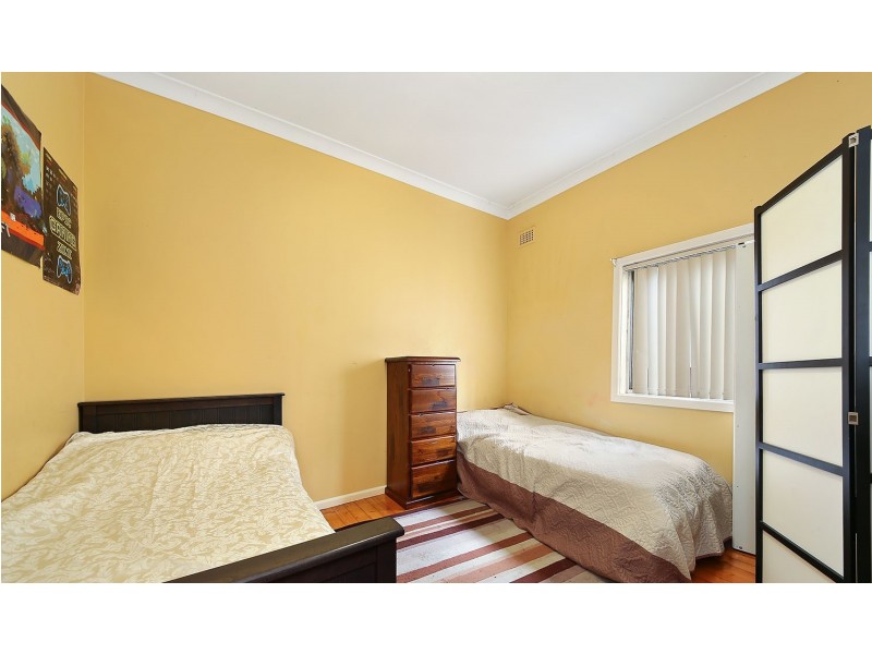 12 Flora Street, Roselands NSW 2196