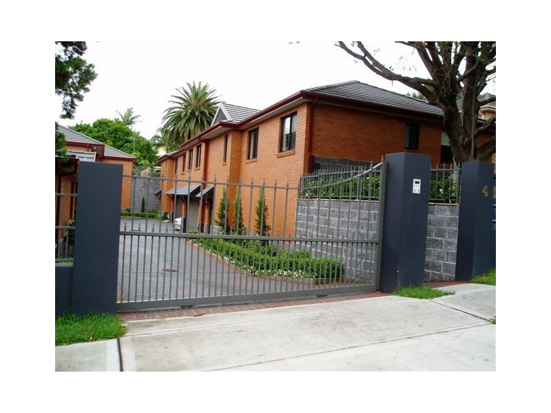 3/4 River Road, Oatley NSW 2223