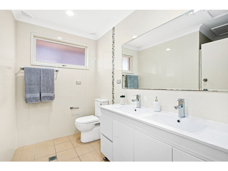 8 Oak Place, Banksia NSW 2216