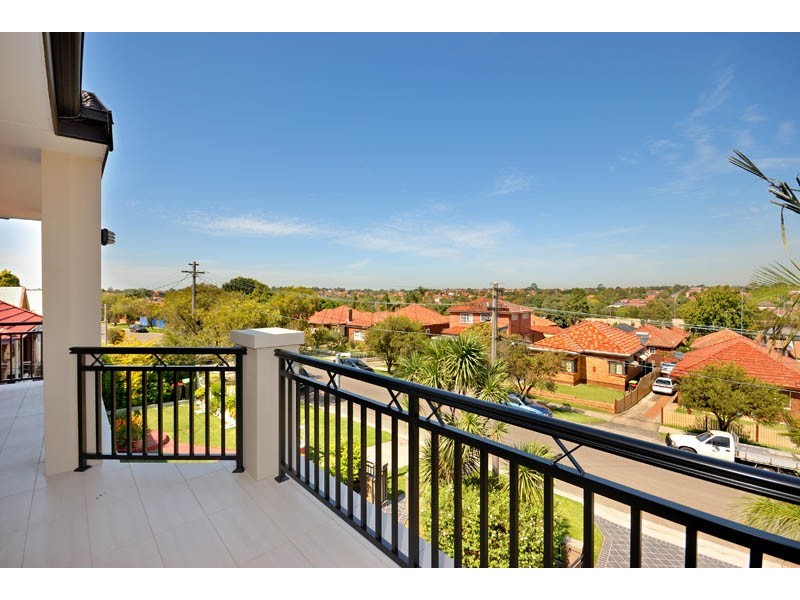 1 Poole Street, Kingsgrove NSW 2208