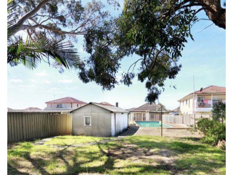 6 Rolestone Avenue, Kingsgrove NSW 2208